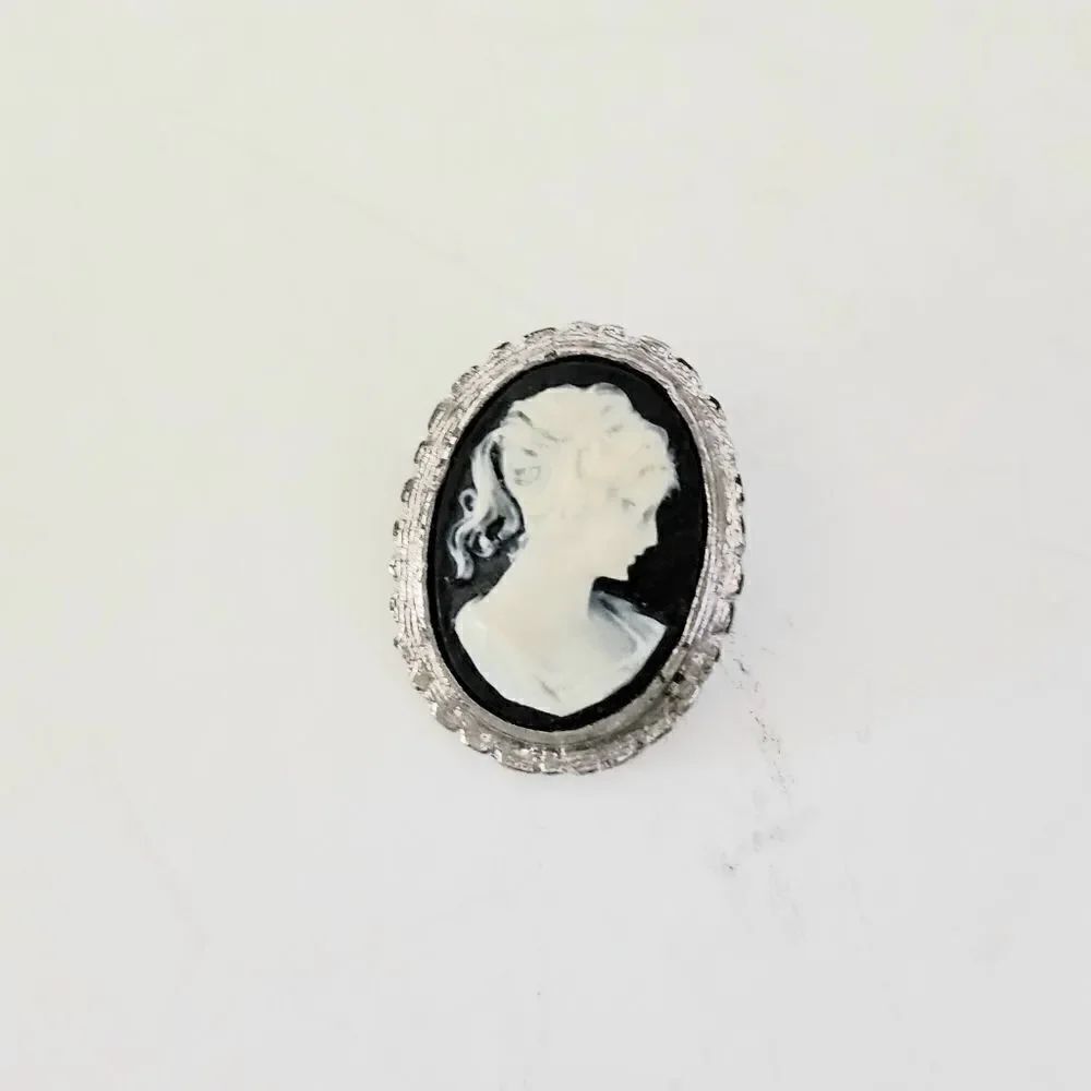Vintage Cameo Brooch Silvertone White On Black Unbranded